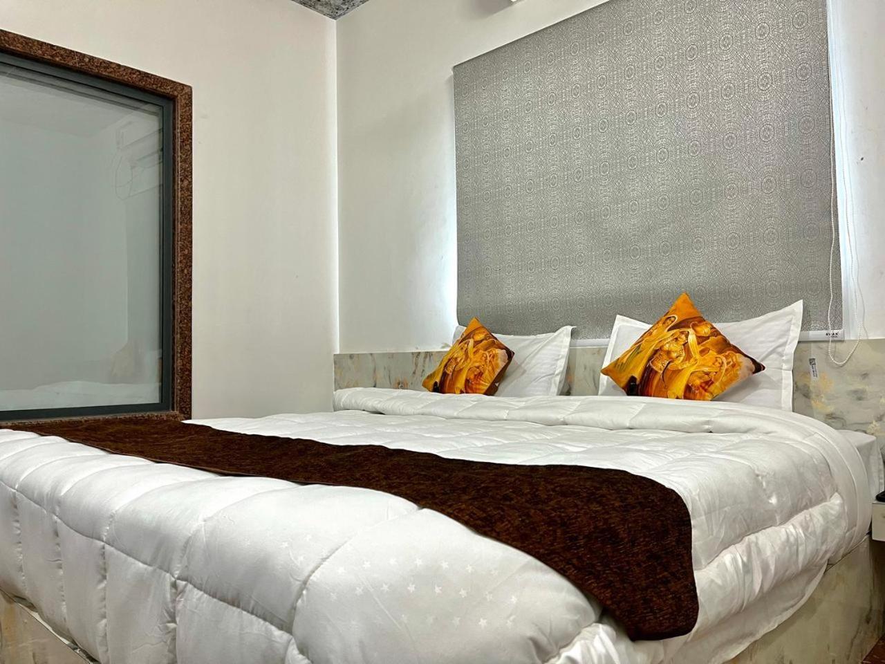 Hotel Banjara Hills Ābu Road Esterno foto