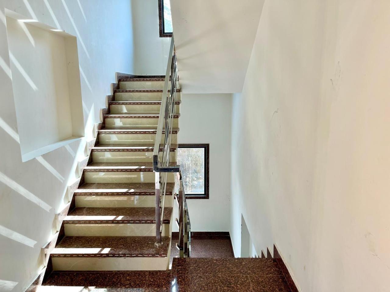 Hotel Banjara Hills Ābu Road Esterno foto