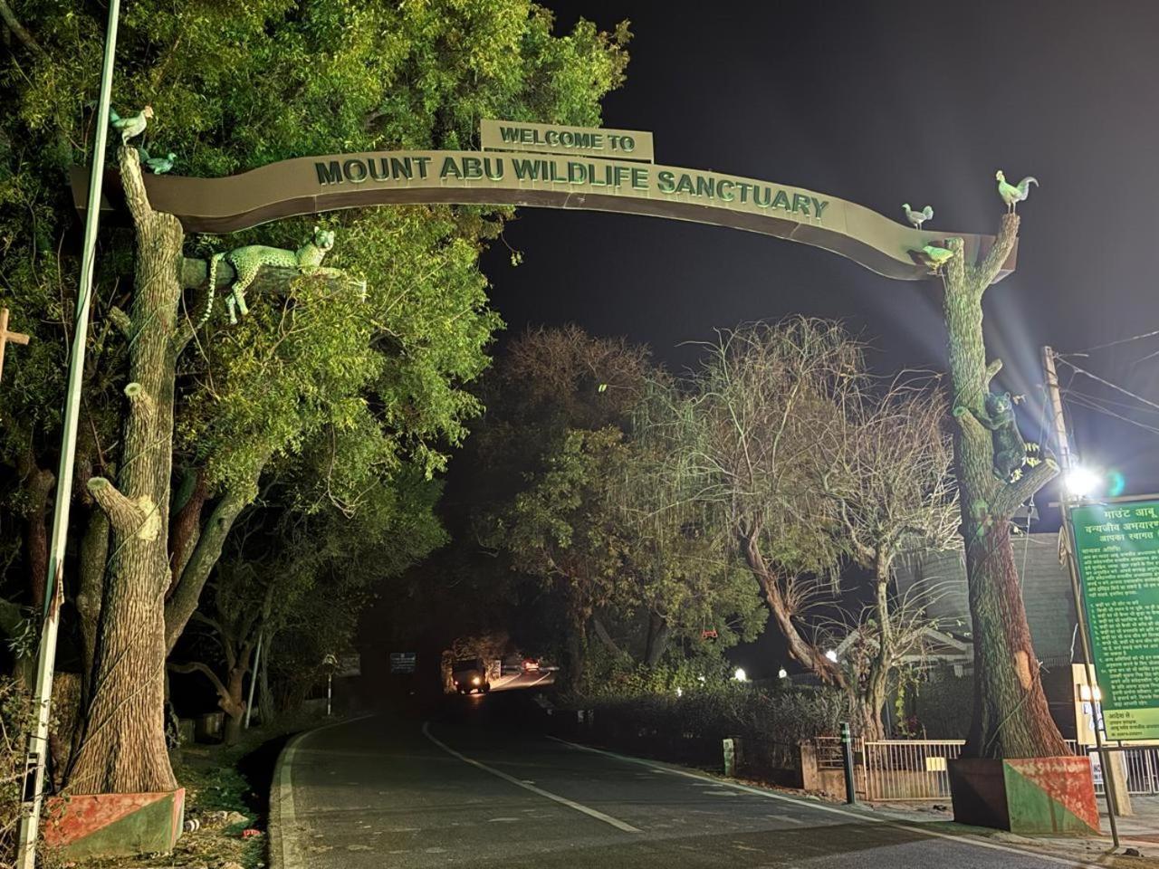 Hotel Banjara Hills Ābu Road Esterno foto